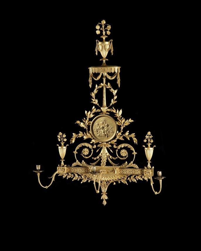 A PAIR OF GEORGE III GILTWOOD WALL LIGHTS IN THE MANNER OF ROBERT ADAM | MasterArt